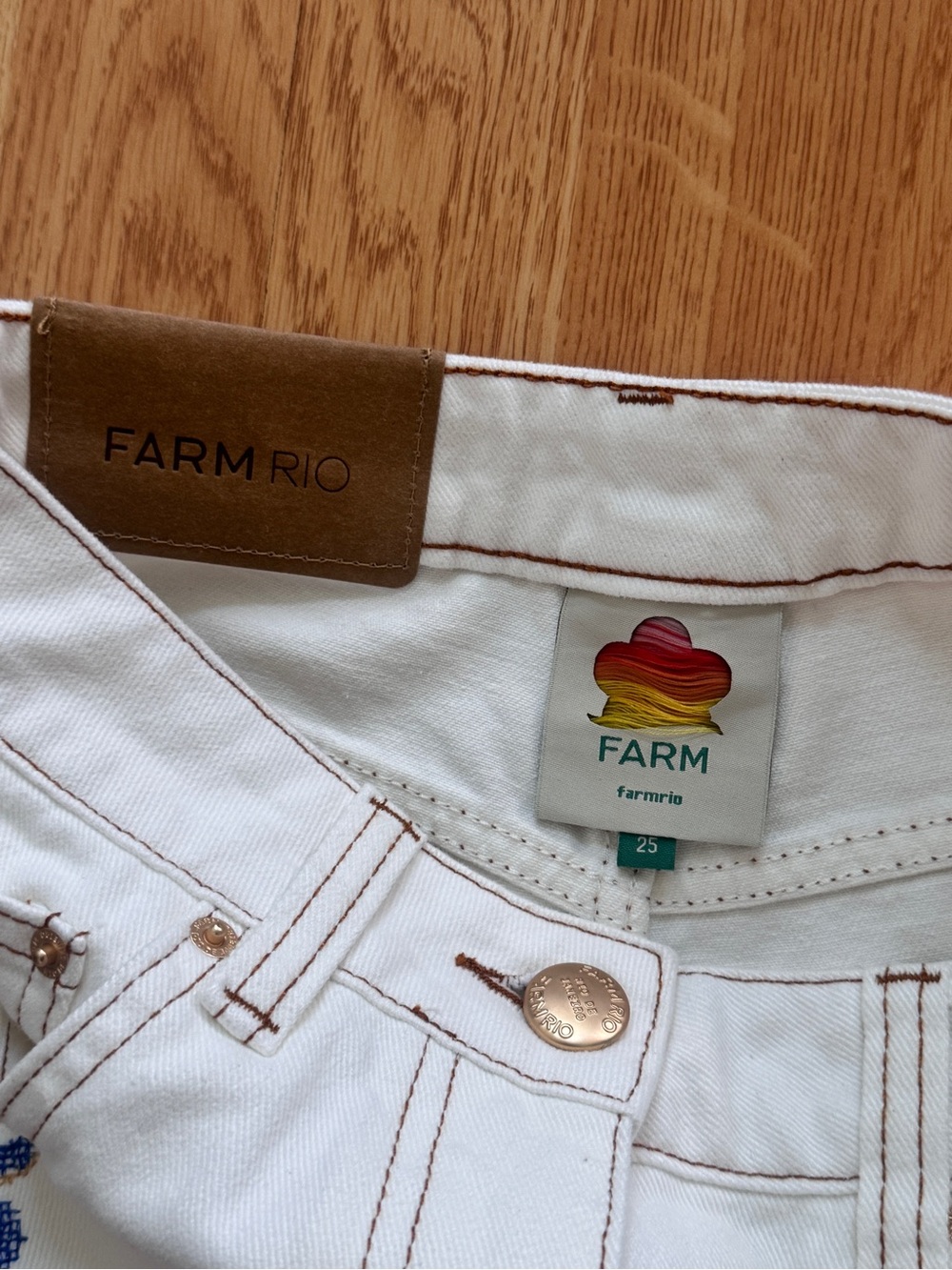 NWOT FARM Rio White High-Waist Shorts with Red Floral Embroidery- 25 - Picture 5 of 5